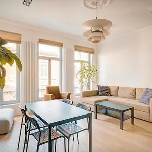The Greenplace Lodge. In Heart Of Antwerp. Antwerpen