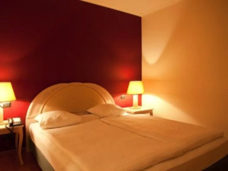 Hotel Opera Antwerpen Centrum 4*, אנטוורפן